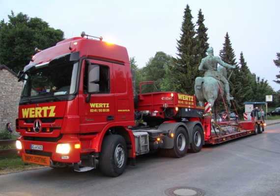 Unterseite Schwertransporte (rechts).jpg